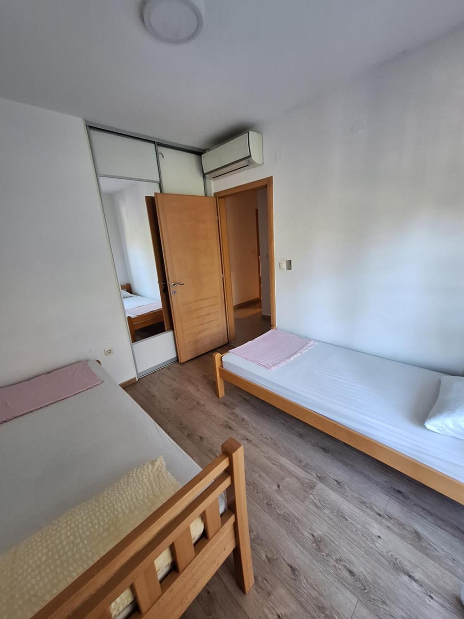 Apartment Enjoy Free Private Parking Mostar Exterior photo